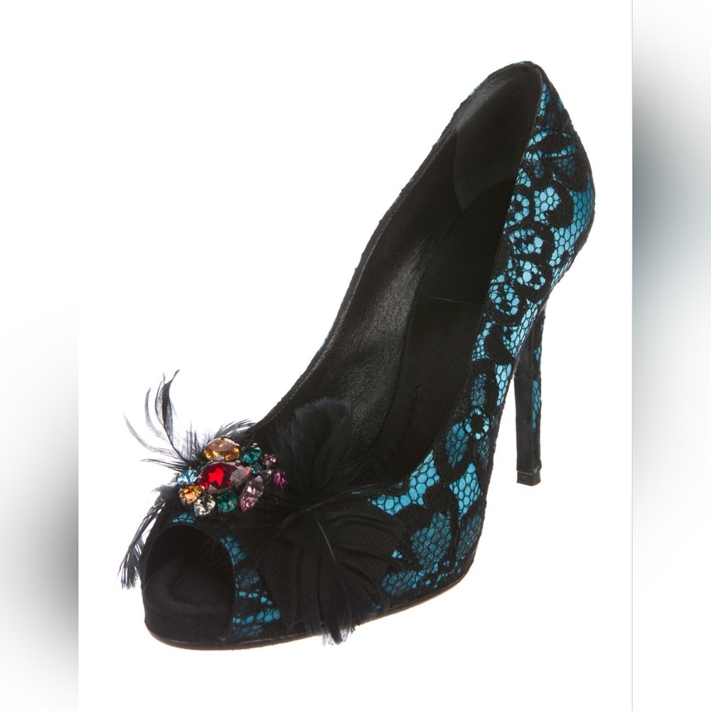 Elegant Dolce & Gabbana Satin & Lace Pump